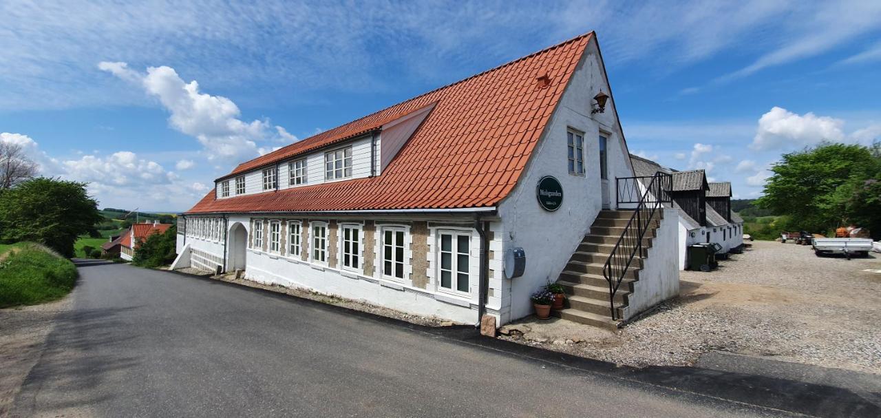 Hos Molsgaarden Bed & Breakfast Knebel ภายนอก รูปภาพ